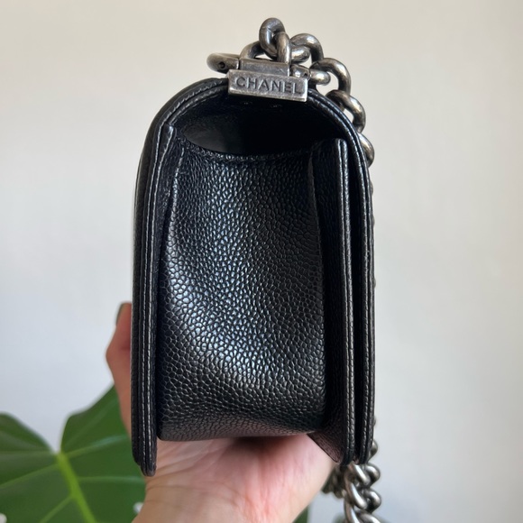 Authentic Chanel small boy bag. - Picture 5 of 8